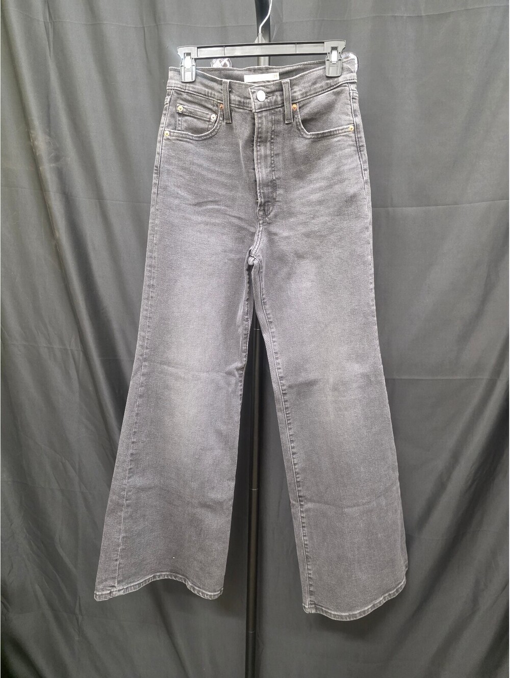 LEVI’S RIBCAGE BELL BOTTOM JEANS BLACK CUT AND DRY NO DEST SIZE 28